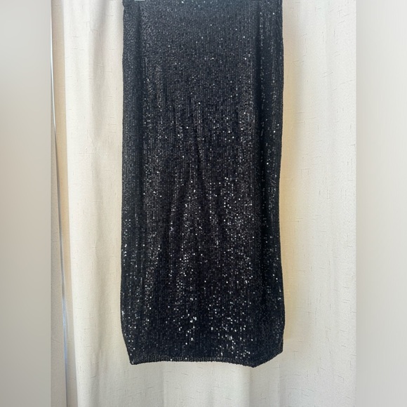 Sequence elastic skirt. Size M. Black pre owned. - Picture 2 of 3